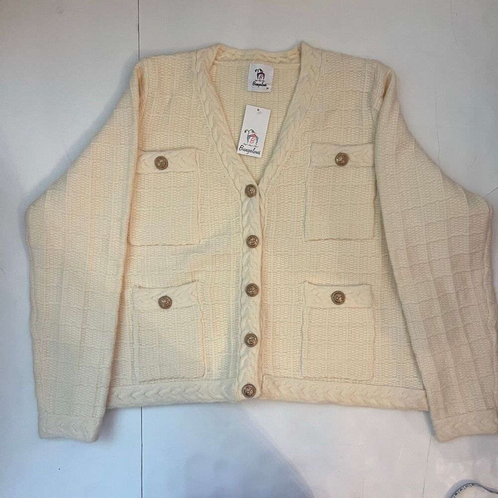 NWT B Bungalows Womens V-Neck Button Front Cropped Cardigan Sweater Cream Medium